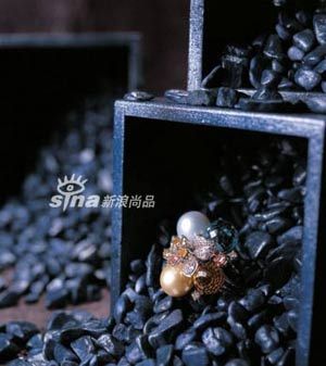 伊麗-羅氏南洋珠彩色寶石戒指