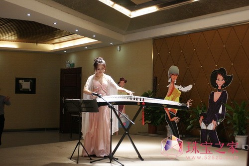 2011愛迪爾珠寶炫彩蝶變系列新品發布儀式隆重舉行
