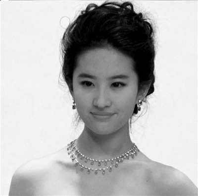 CHAUMET{