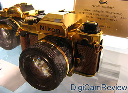 Gold Nikon CameraS῵C