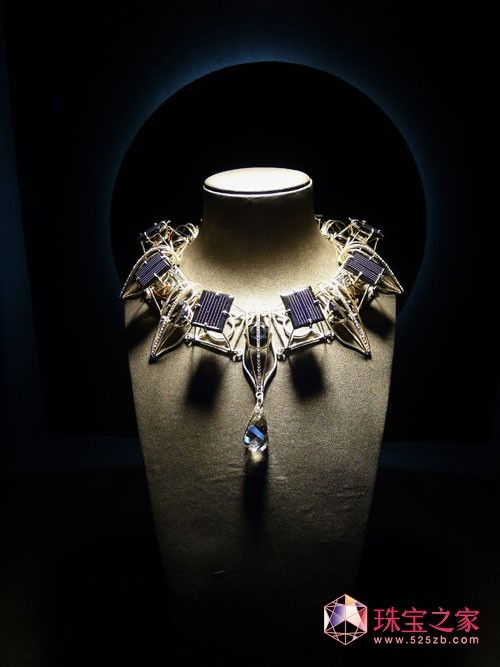 ΢LCorona Breeze NecklaceˮP˄(chung)⿂O(jin)2011OӋ_OӋ(lin)չ؄eOӋ