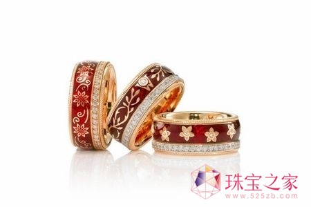 香港(左)、高貴紅木槿(中)以及櫻桃(右) 華洛芙Wellendorff 2012龍年紅色祈愿系列香港(左)、高貴紅木槿(中)以及櫻桃(右)