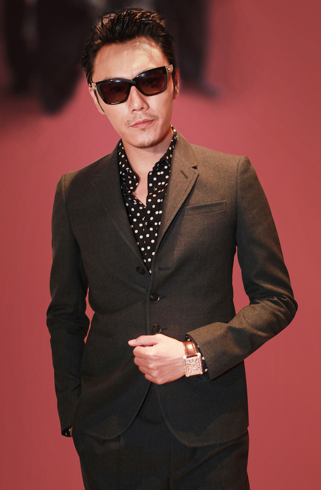 Ӱ¡ꩼ{֮кٴάF(xin)Ϻ(gu)HӰ(ji)һ⿡ʵgĲPiagetEmperadorϵ(jin)s⡣ 