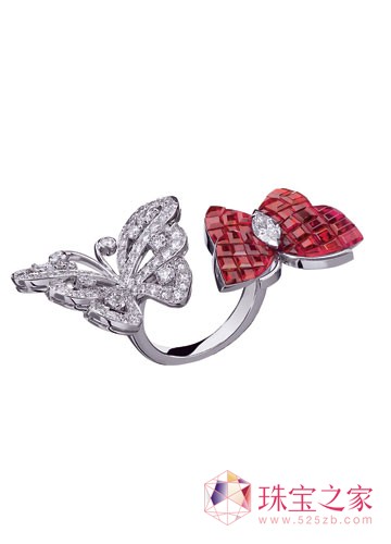 Ō-Flying-Butterfly-ָg
