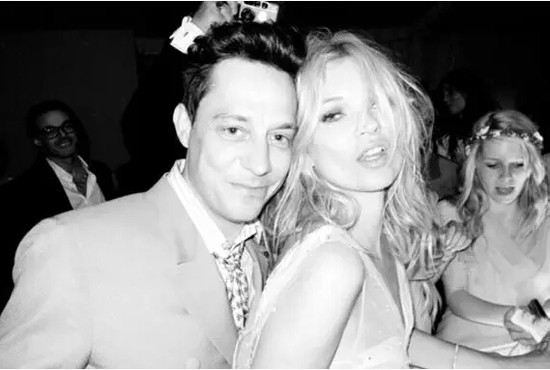 Kate Moss & Jamie Hince ͸ŮĹB