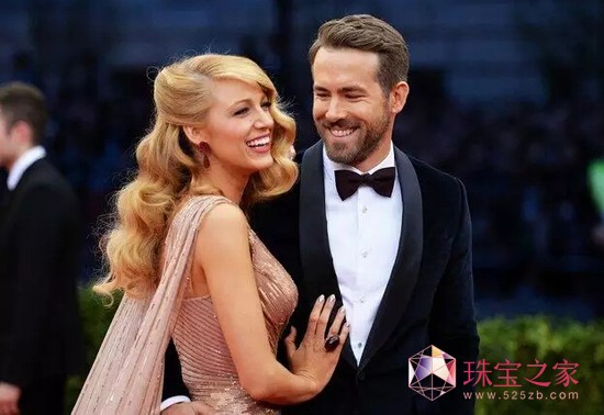 Blake Lively & Ryan Reynolds ˰űȵķɫ@ʯ