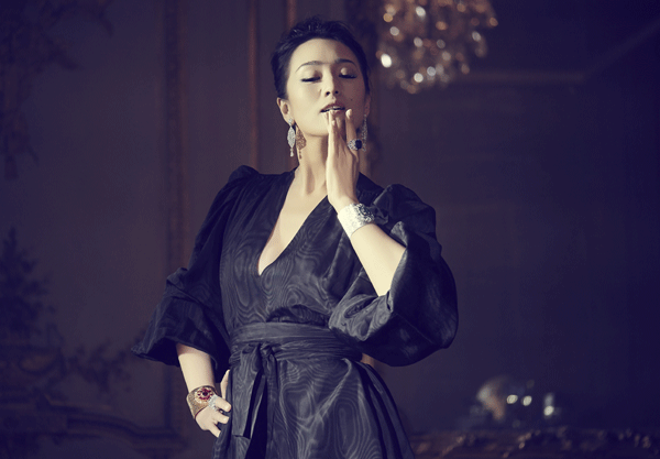 Piaget˷\AI(xin)ӳSecrets & Lights߼錚ϵжƬ