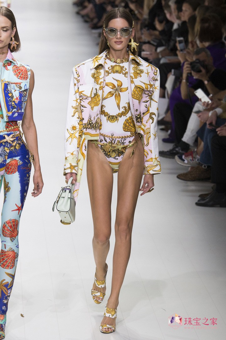 VERSACE ˼ O(sh)Ӌ(j)  r(sh)b Dv Ԫ Ħ ^
