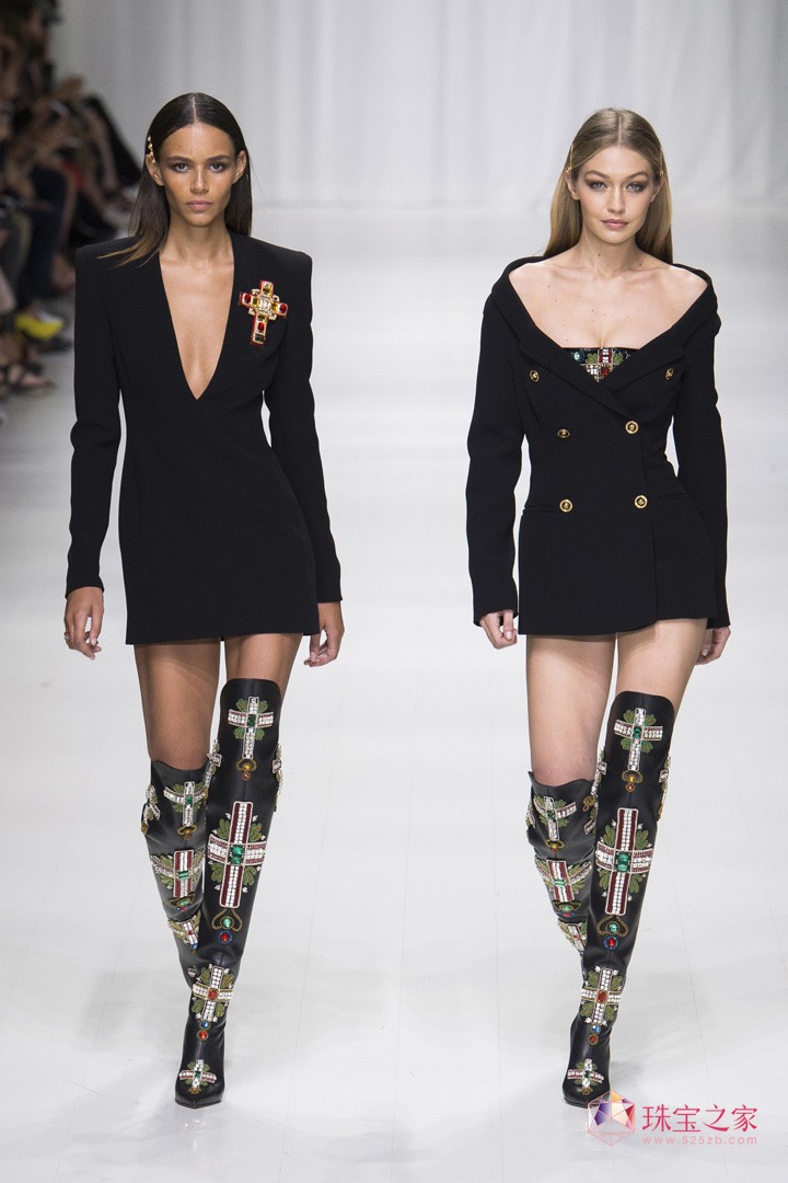 VERSACE ˼ O(sh)Ӌ(j)  r(sh)b Dv Ԫ Ħ ^