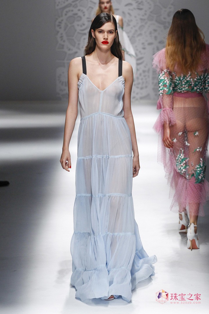 ԸУBlumarine 2018ϵЕrb
