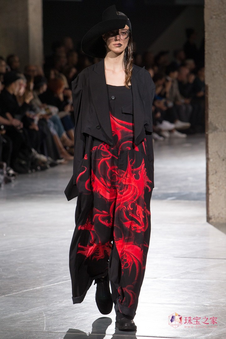 Yohji Yamamotoɽҫ˾ 2018ϵЕrb